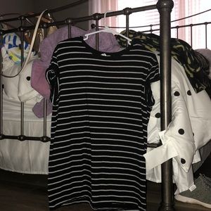 black and gray striped t shirt